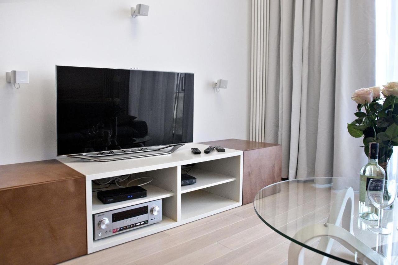 Triton Park Accommodation By P&O Serviced Apartments ワルシャワ エクステリア 写真