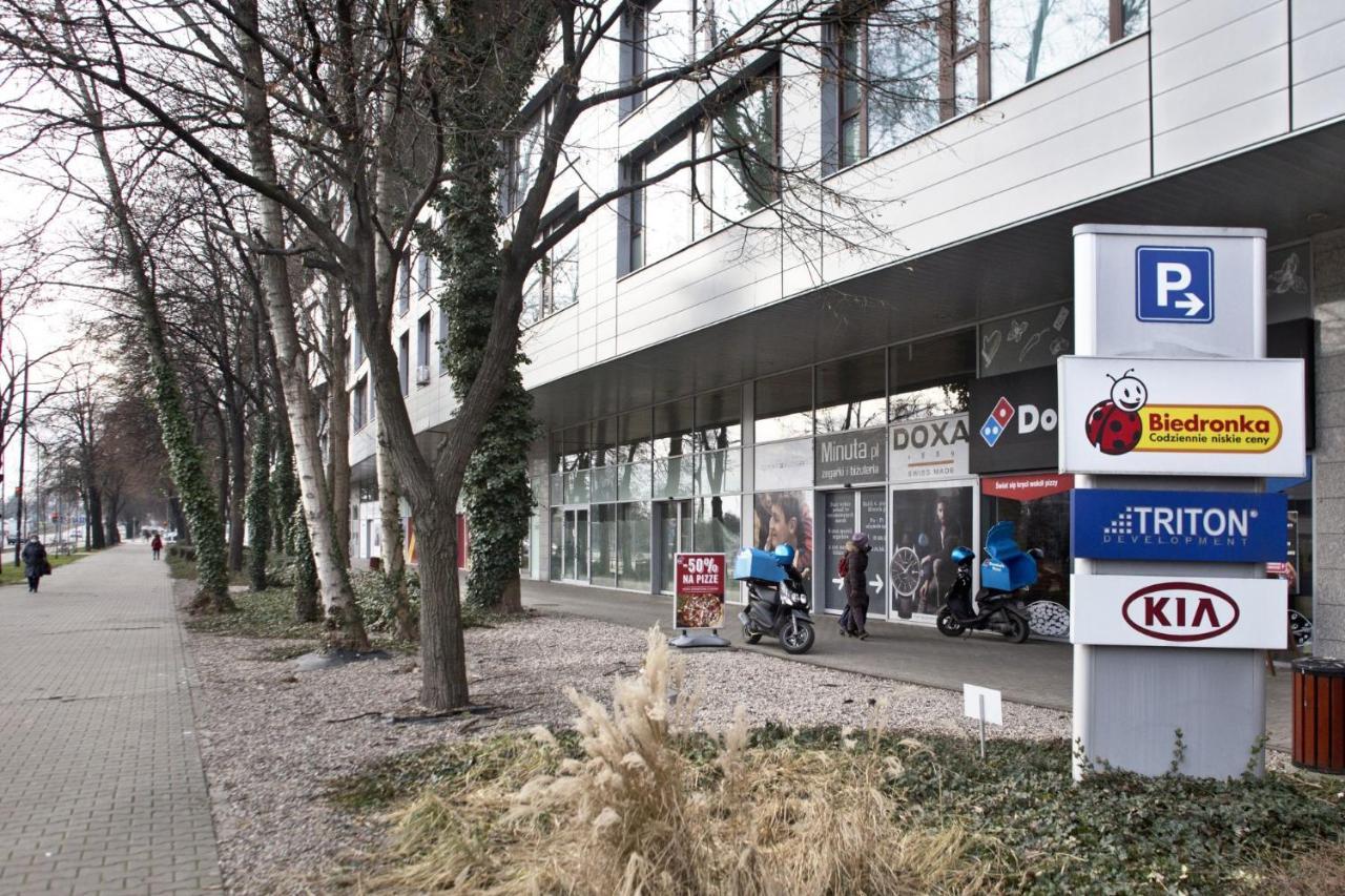 Triton Park Accommodation By P&O Serviced Apartments ワルシャワ エクステリア 写真