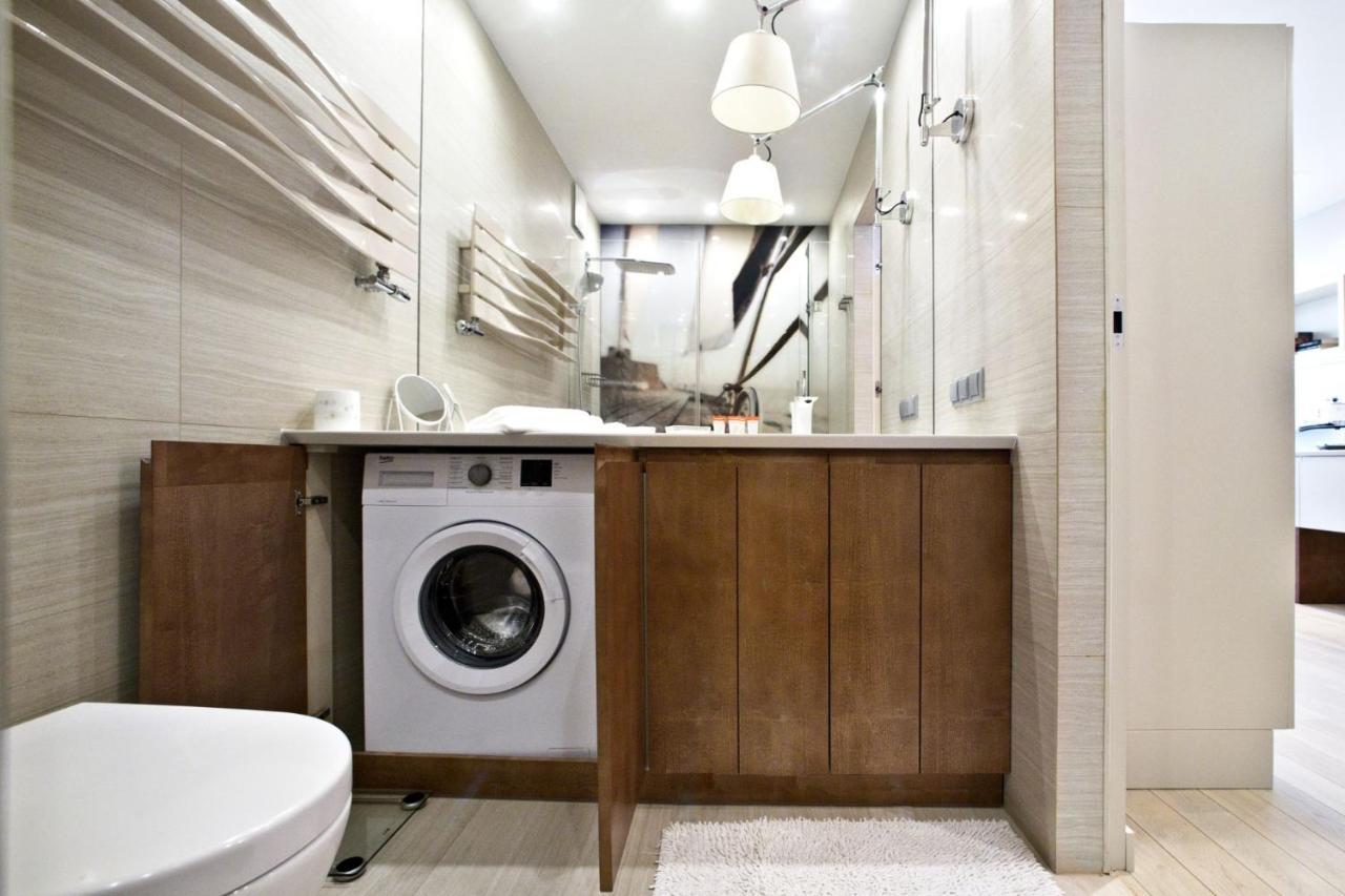 Triton Park Accommodation By P&O Serviced Apartments ワルシャワ エクステリア 写真