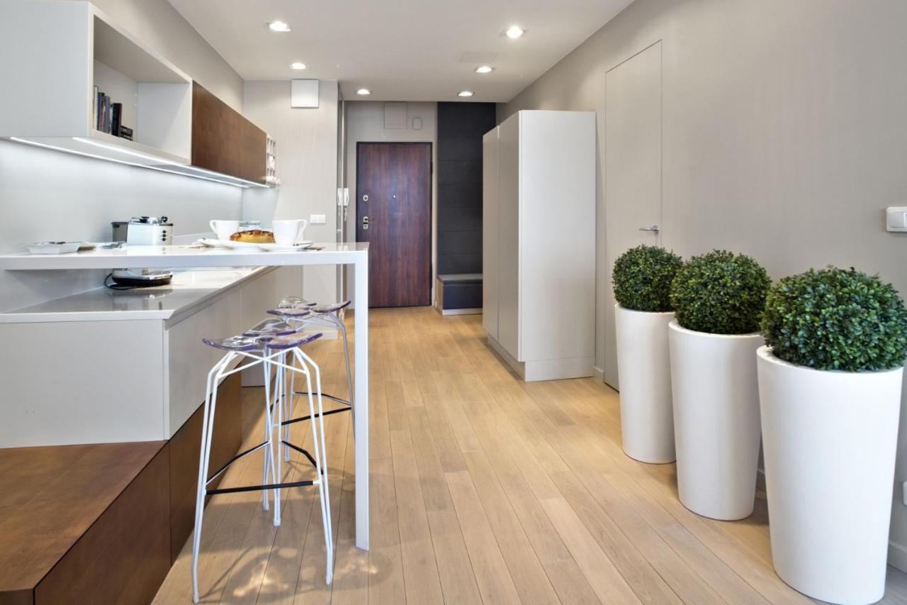 Triton Park Accommodation By P&O Serviced Apartments ワルシャワ エクステリア 写真