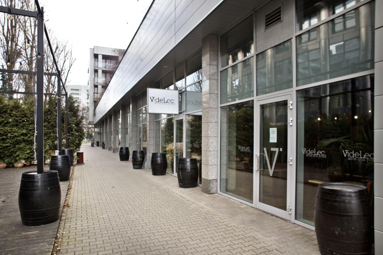 Triton Park Accommodation By P&O Serviced Apartments ワルシャワ エクステリア 写真