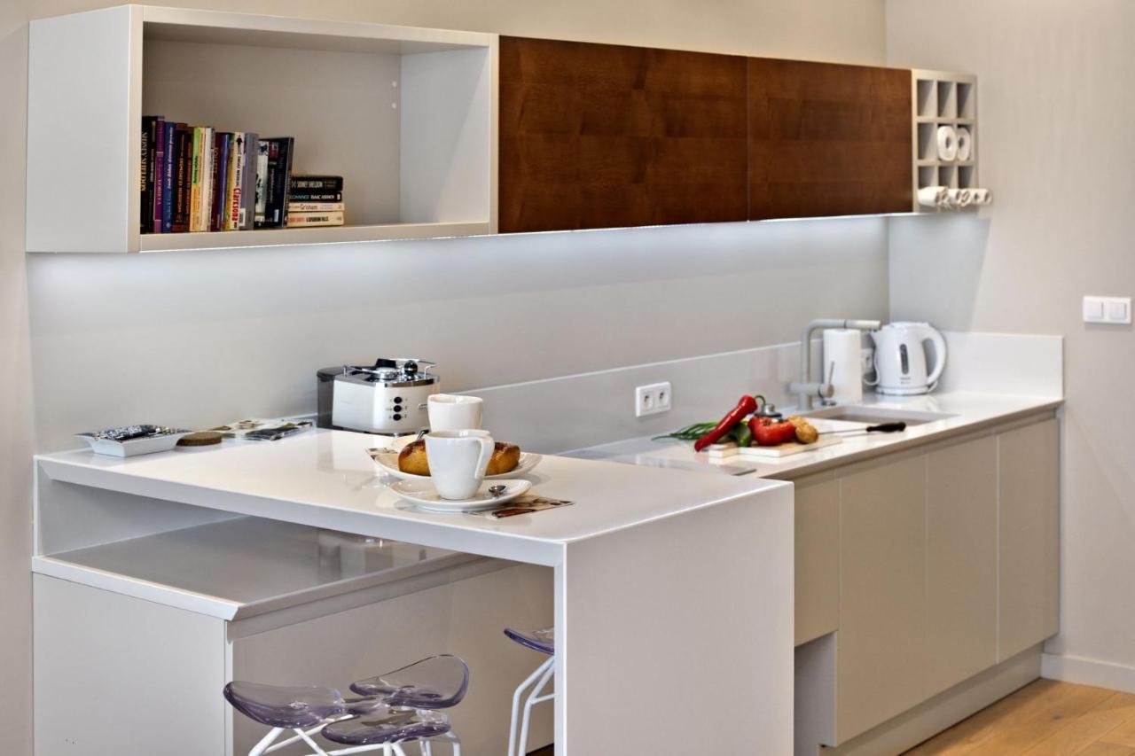 Triton Park Accommodation By P&O Serviced Apartments ワルシャワ エクステリア 写真