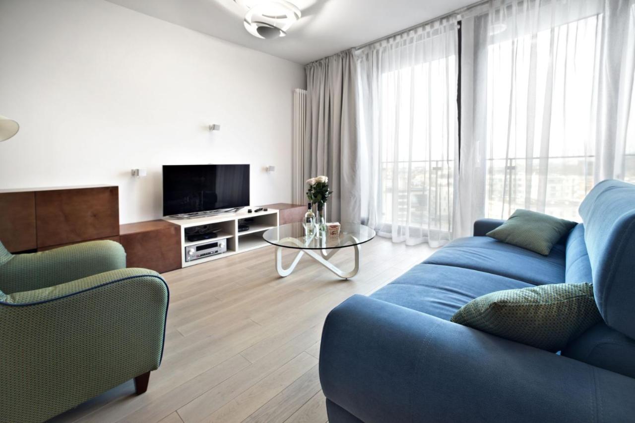 Triton Park Accommodation By P&O Serviced Apartments ワルシャワ エクステリア 写真